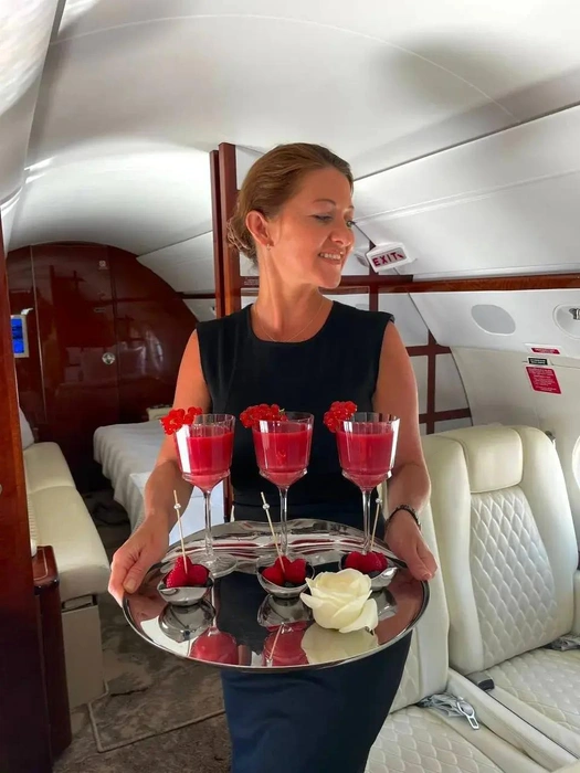 Красивая женщина на красивой работе  | Источник: topstewardess.ru 