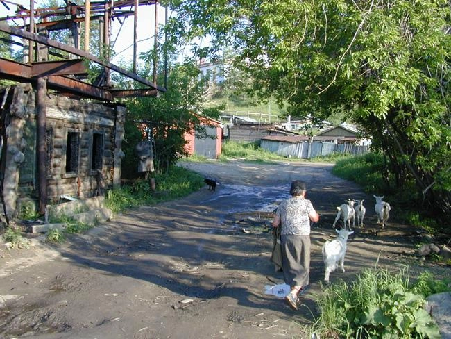В конце 90-х дом уже опустел | Источник: Роман Днепровский / livejournal.com