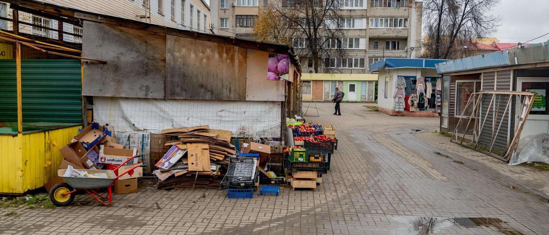 Этот рынок снимался не в одном сериале. Локация также была показана в «Слове пацана. Кровь на асфальте» (18+) | Источник: Кирилл Поверинов / 76.RU