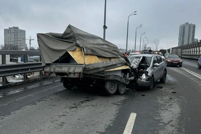 Полиция назвала причины двух аварий на съезде с танцующего моста