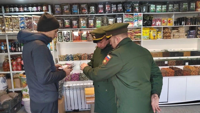 Полицейские и сотрудники военкомата проверяли документы и задавали необходимые вопросы | Источник: военный следственный отдел СК РФ по Тюменскому гарнизону