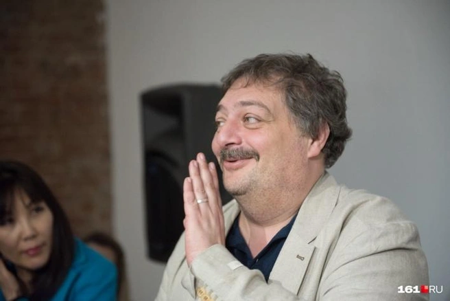 Дмитрий Быков должен был выступить в Уфе с лекцией «Русский анекдот как литературный жанр», но прямо с самолета его увезли в больницу | Источник: Михаил Малышев / 161.RU