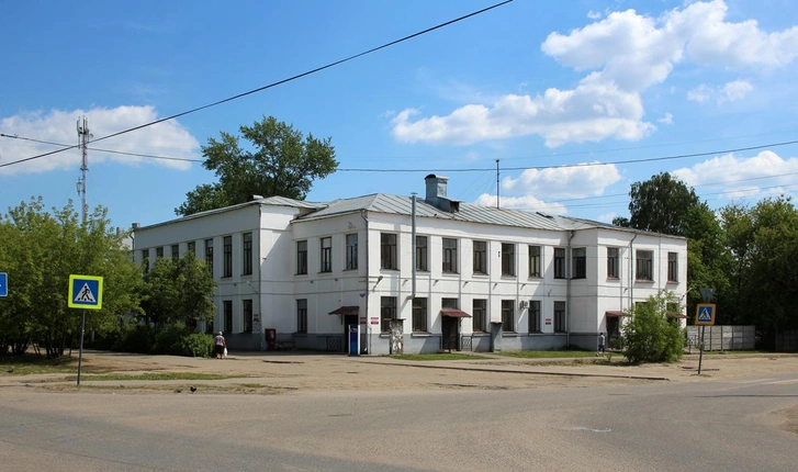 Поликлиника № 1 (бывшая амбулатория) в Первом рабочем поселке Иваново. | Источник: ru.wikipedia.org