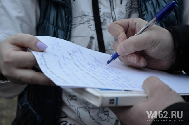 Родители учеников школы 75 собирают подписи против того чтобы в школе ликвидировали 10 и 11 классы