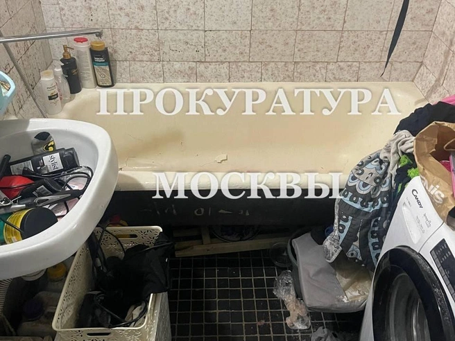 Александра завела ребенка в ванную комнату, а после начала душить и топить | Источник: Прокуратура Москвы / T.me