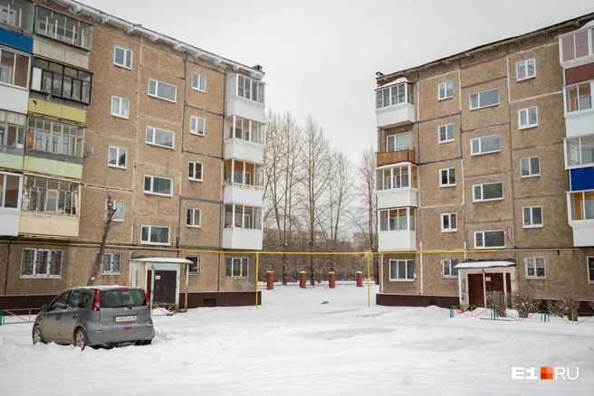 В соседних домах живут люди. В этих пятиэтажках после произошедшего тщательно прочистили вентиляцию | Источник: Владислав Лоншаков / E1.RU 