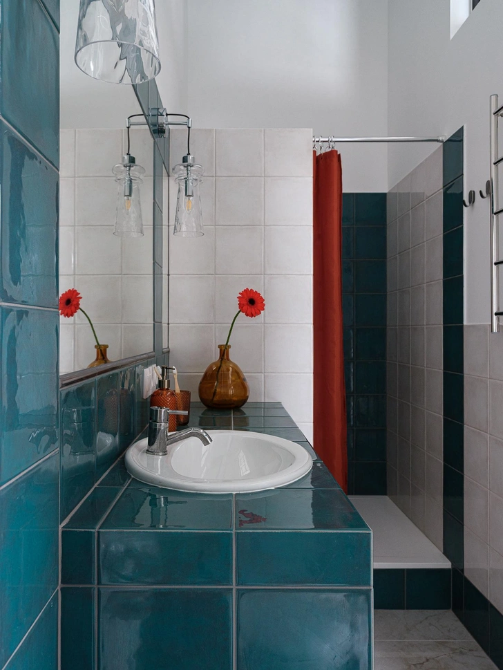 Винтажные плафоны и межкомнатные окна: квартира 37 м&sup2; в Москве