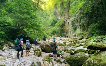 «Дорогу не делают, чтобы хлеб у джиперов не отбирать»: что говорят туристы про каньон Хашупсе в Абхазии, опасный, но притягательный