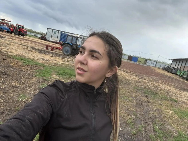 Героиня мечтала о новом комбайне, но в кризис порадовалась, что не потратила на него несколько миллионов рублей | Источник: личный архив Ольги Муштатовой