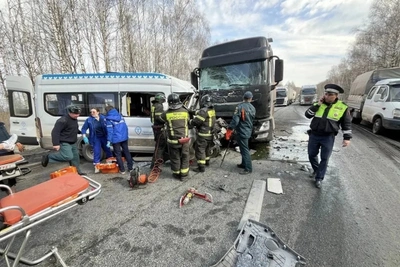 Авария с микроавтобусом на Урале привела к гибели водителя