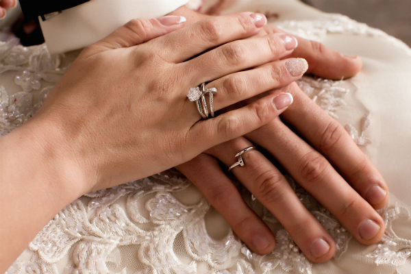 Мужчина купил для невесты кольцо за два с половиной миллиона