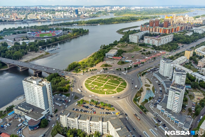 ДТП на кольце Предмостной площади происходят очень часто | Источник: Артем Ленц / NGS24.RU