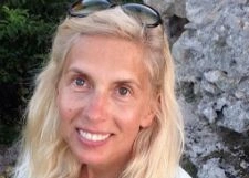 53-летняя Алена Свиридова удивила фигурой в бикини