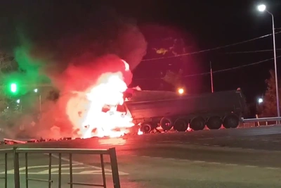Под Тюменью загорелся большегруз после ДТП