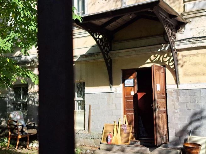 В здании находятся сотрудники «Агентства по использованию и сохранению имущества Приморского края» | Источник: Алиса Князева