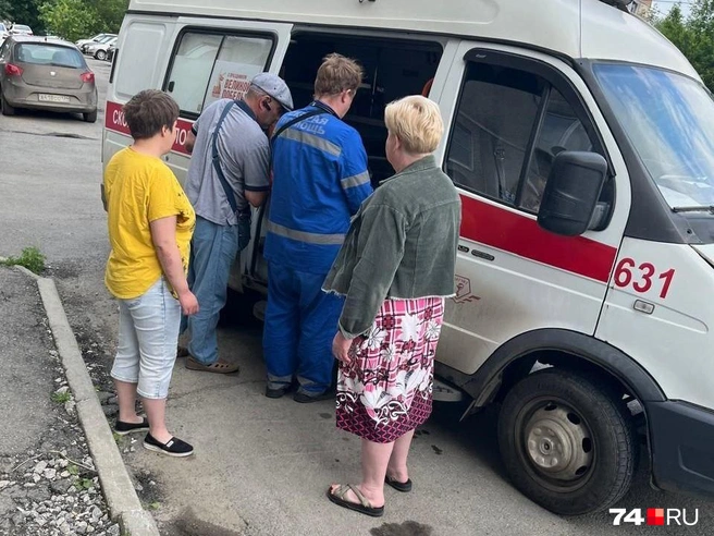 Упавшей в колодец женщине понадобилась помощь медиков | Источник: читатель 74.RU