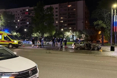 На ходу взорвалась Лада на Братьев Кашириных