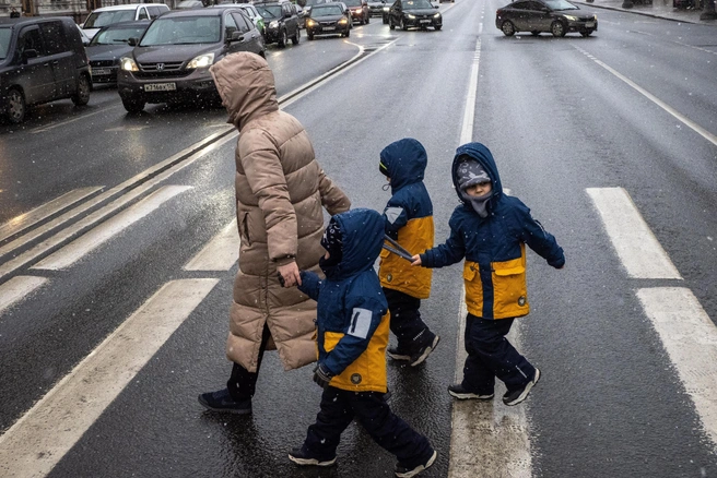Начислять выплаты будут до и после долгих выходных | Источник: Михаил Огнев / FONTANKA.RU