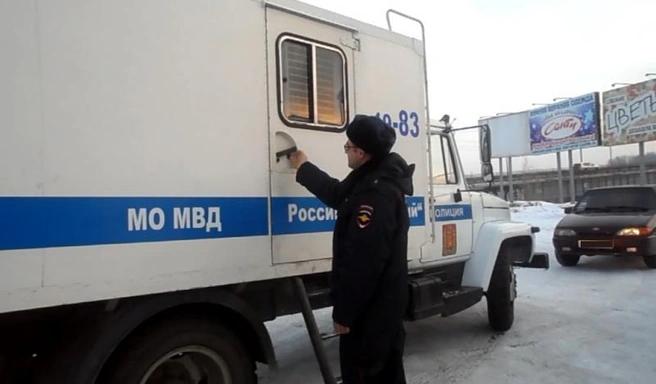 Мужчину задержали в течение получаса после поджога | Источник: ГУ МВД по Красноярскому краю