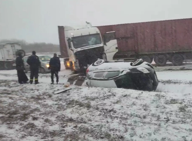 На трассе М6 в Скопинском районе произошло массовое ДТП с большегрузами | ya62.ru