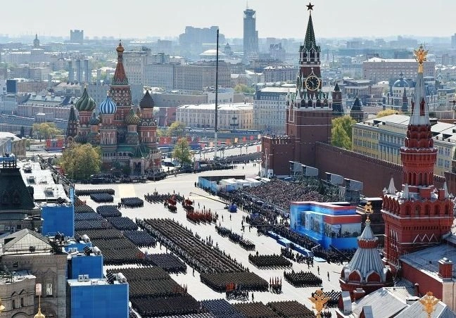 420 рязанских десантников прошли по Красной площади | ya62.ru