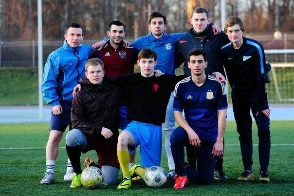 Уже подросший Ванцян — в нижнем ряду справа | Источник: Баграт Ванцян / Vk.com