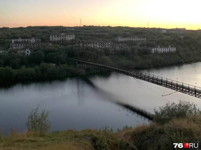 Мост в заброшенный поселок Рудник (кстати, с ударением на первый слог) | Источник: Любовь Соловьева