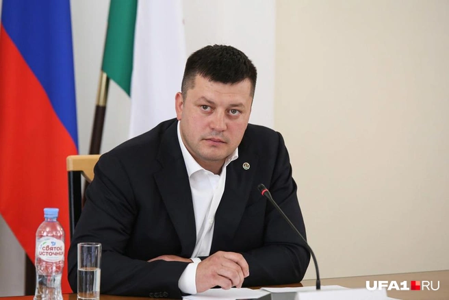 33-летний чиновник уже проделал большой путь в политике | Источник: Тимур Шарипкулов