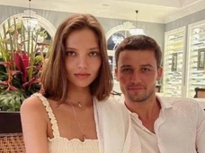 «Он записывает компроматы на нее и кошмарные допросы»: семейная жизнь Кафельниковой с Петришиным оказалась адом