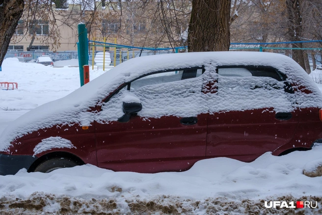Удобно припарковался, до весны | Источник: Булат Салихов / UFA1.RU