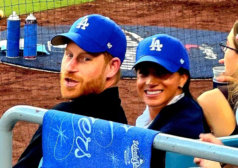 Принц Гарри извинился перед Канадой: как бейсбольная кепка вызвала скандал