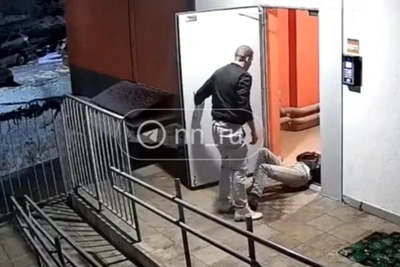 Мужчина избил девушку в нижегородском ЖК — видео