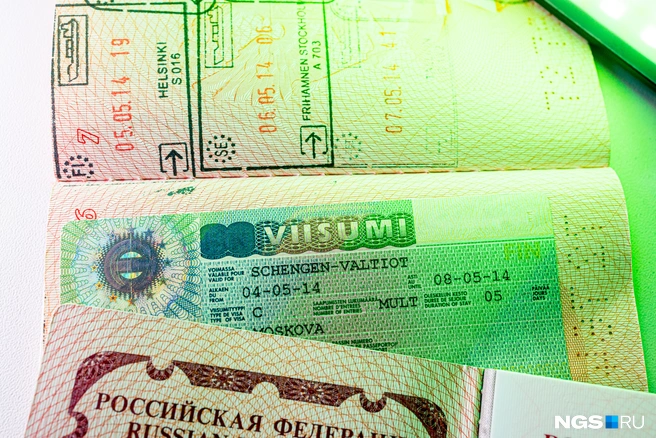 Запрет на шенгенские визы для россиян широко обсуждается в интернете. | Источник: Артём Ленц / NGS24.RU