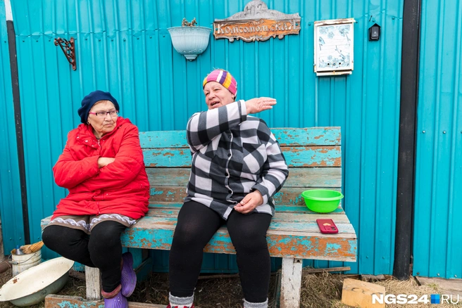 Лариса Геннадьевна и Любовь Даниловна (слева) — теперь караульные | Источник: Мария Ленц / NGS24.RU