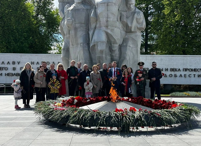 Члены экспертного совета при правительстве Рязанской области возложили цветы к Вечному огню | ya62.ru