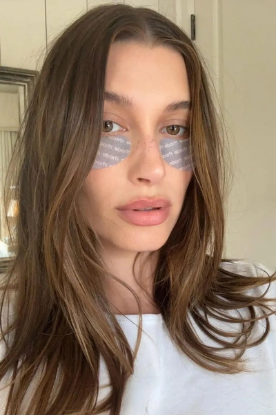 Rhode выпустил свои первые патчи для глаз — Peptide Eye Prep | Источник: Instagram / Hailey Bieber