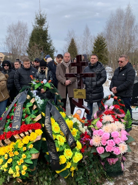 В Подмосковье прощаются с экс-солистом «Отпетых мошенников» Томом Хаосом