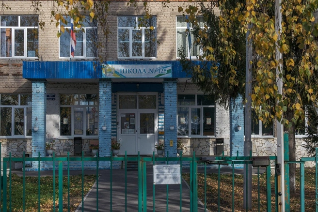 Школа здесь стоит с самого основания поселка