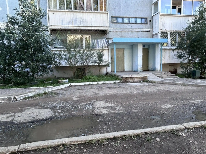 Асфальт разрушен | Источник: жительница дома