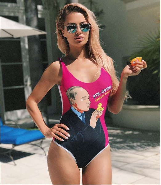 Что это было? Беременная Боня надела купальник с Путиным