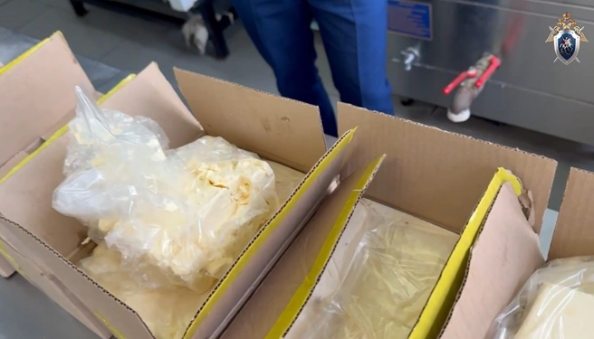 На кухне взяты смывы, исследуются продукты | Источник: Челябинский Следком / t.me