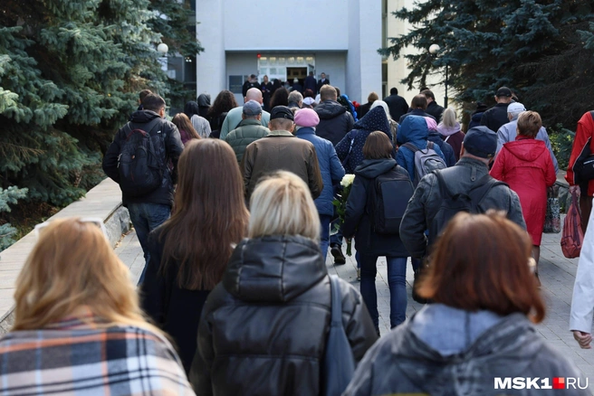 Десятки людей пришли на прощание с психотерапевтом и гипнотизером Анатолием Кашпировским | Источник: Артем Устюжанин / MSK1.RU