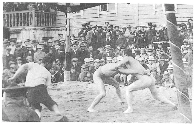 Сумо на территории японского консульства, 1919 год | Источник: pastvu.com