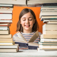 TikTok против книги: почему дети выбирают экран и как без скандалов вернуть интерес к чтению