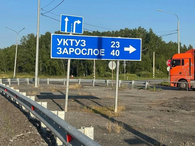 —&nbsp;У вас тут ошибка,&nbsp;— подписала Ксения это фото шуткой, понятной только жителям Екатеринбурга (там есть гора Уктус (с буквой «с» на конце), а в Бердюжском районе Тюменской области&nbsp;— село Уктуз (с буквой «з» на конце) | Источник: Еду к себе | И немного дальше / T.me