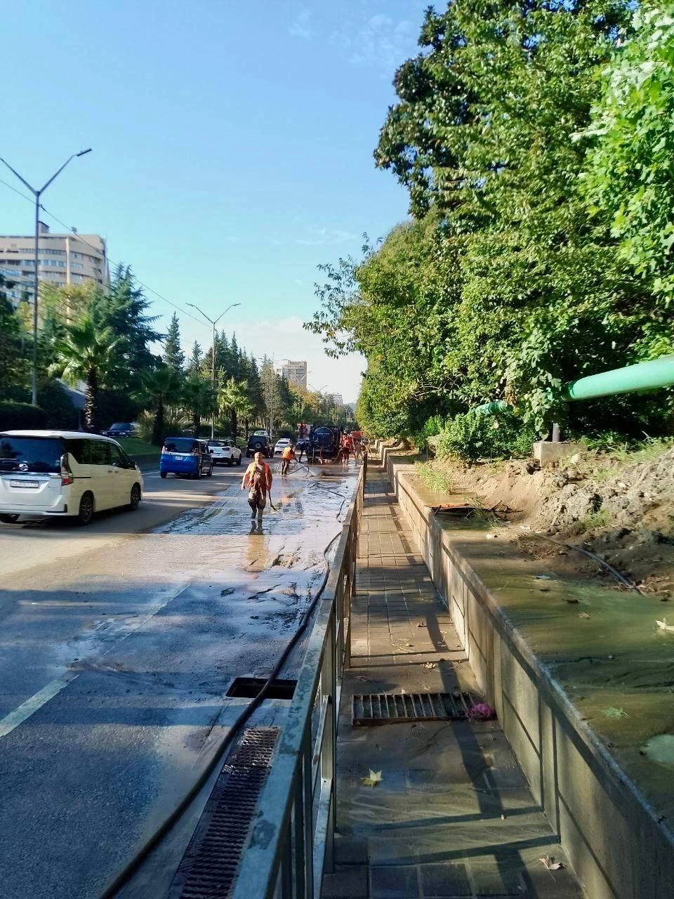 Грязевые массы убраны, вода с дороги ушла | Источник: Пресс-служба администрации Сочи