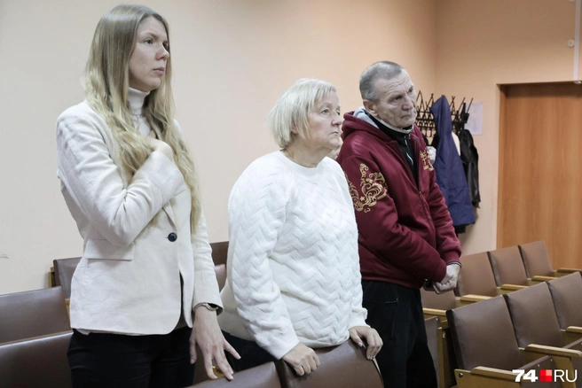 На оглашение приговора пришли жена и родители Шумакова | Источник: Наталья Лапцевич