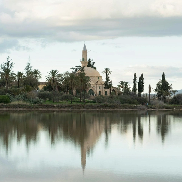Мечеть Хала Султан Текке, Ларнака, Кипр | Источник: Secret Travel Guide / Unsplash