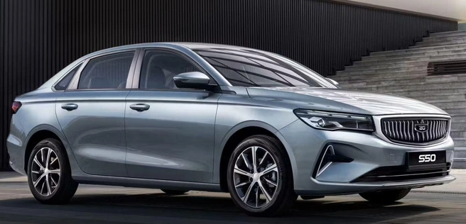 Belgee S50 ощутимо крупнее «Весты»: длина&nbsp;— 4638&nbsp;мм, то есть это полноценный С-класс. В версии с 1,5-литровым мотором (122&nbsp;л.&nbsp;с.) и механической коробкой он стоит от 1,9 млн, имея неплохую оснащенность: кондиционер, мультимедиа, система стабилизации, подогрев сидений… | Источник: пресс-служба компании Belgee