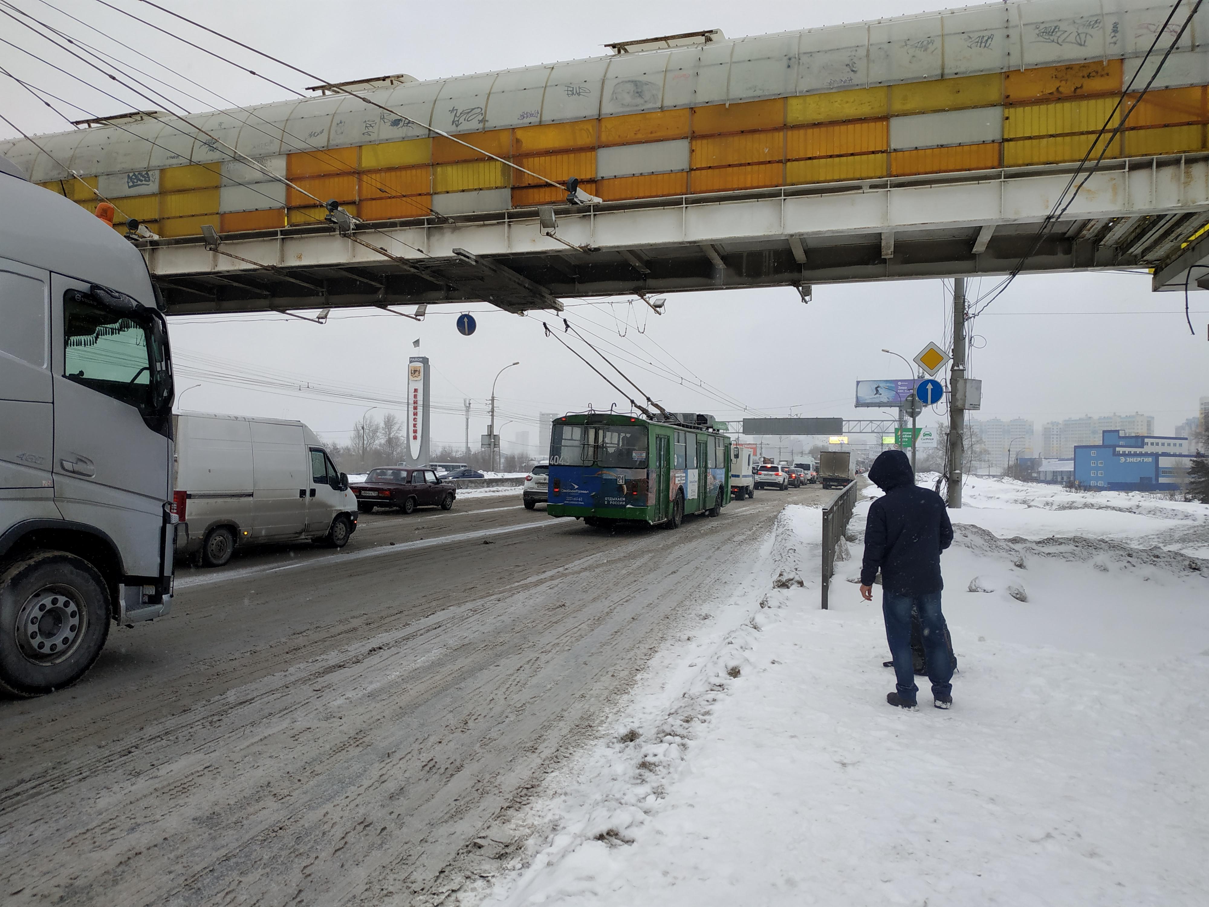 На Димитровском мосту ввели ограничение скорости до 40 км/ч в Новосибирске  - 14 марта 2023 - НГС.ру